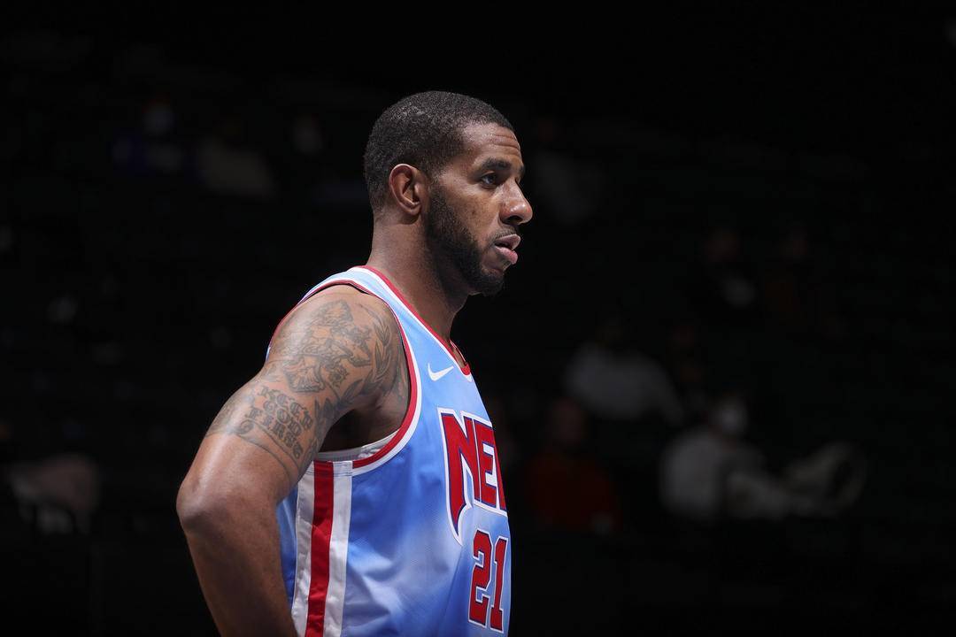 把球扑了出 把球扑了出