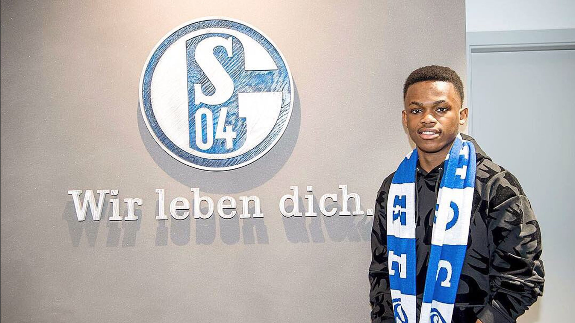 半场：阿森纳1-0曼联，卡拉菲奥里破门，多古远射中框