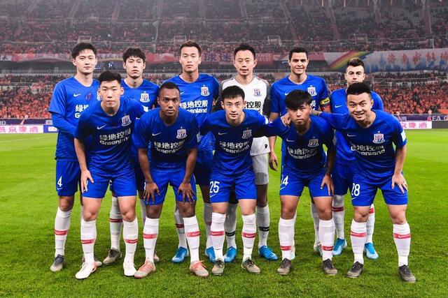 超巨在失误边缘徘徊~桑切斯与加克波在逼抢下上演了一次“门线撞墙配合”…